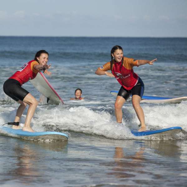 ecole de surf hossegor : stage et cours de surf pour niveau débutant à Seignosse